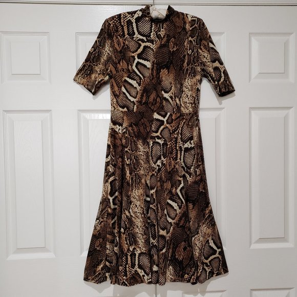 Donna Morgan Dresses & Skirts - Donna Morgan Stretchy Jersey Snake Print Dress, 8